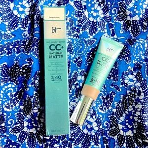 It cosmetics CC+ Natural Matte Fair Porcelain Foundation EXP 10/2025 SPF 40